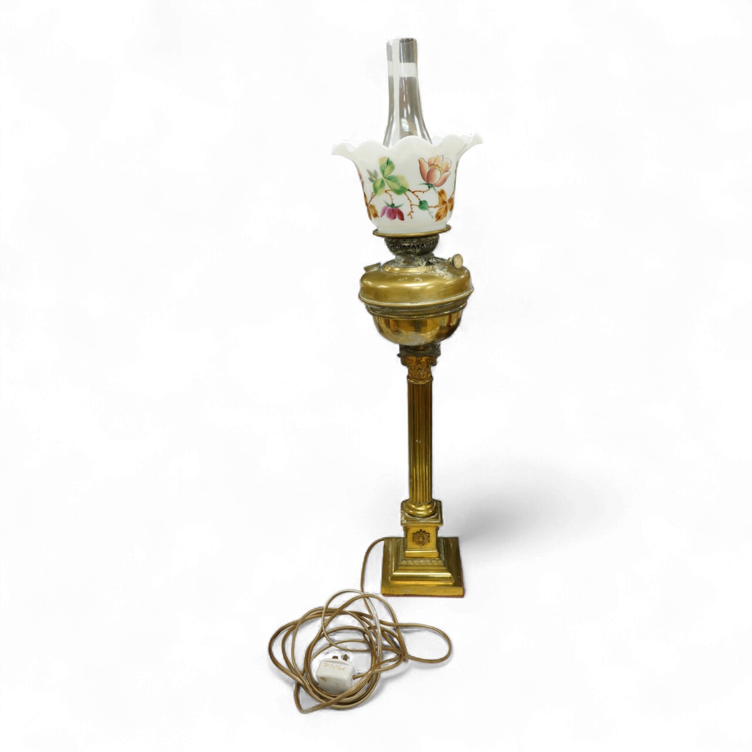 An Edwardian Corinthian column oil lamp